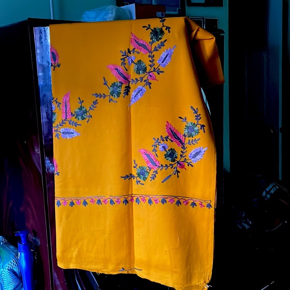 Indian brand Kashmiri shawl. Beautiful mustard color with pink, blue and mixed. - Picture 1 of 8